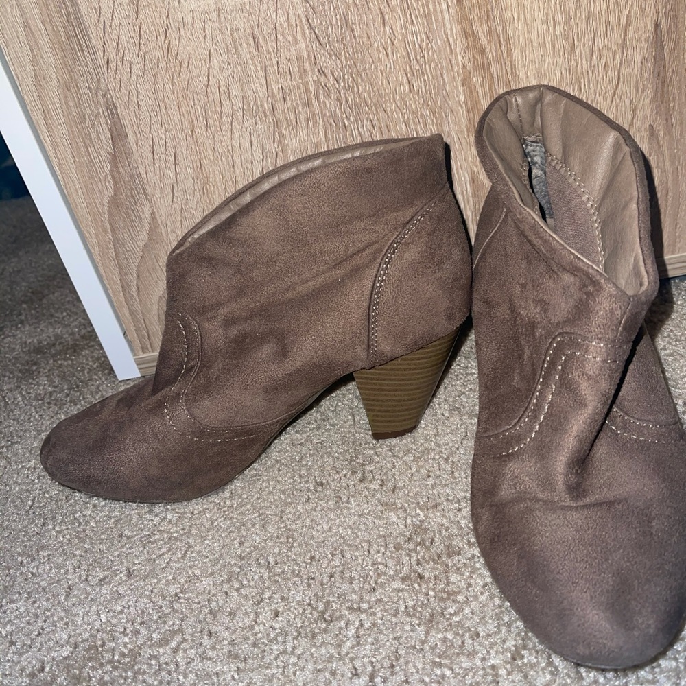 Heel booties